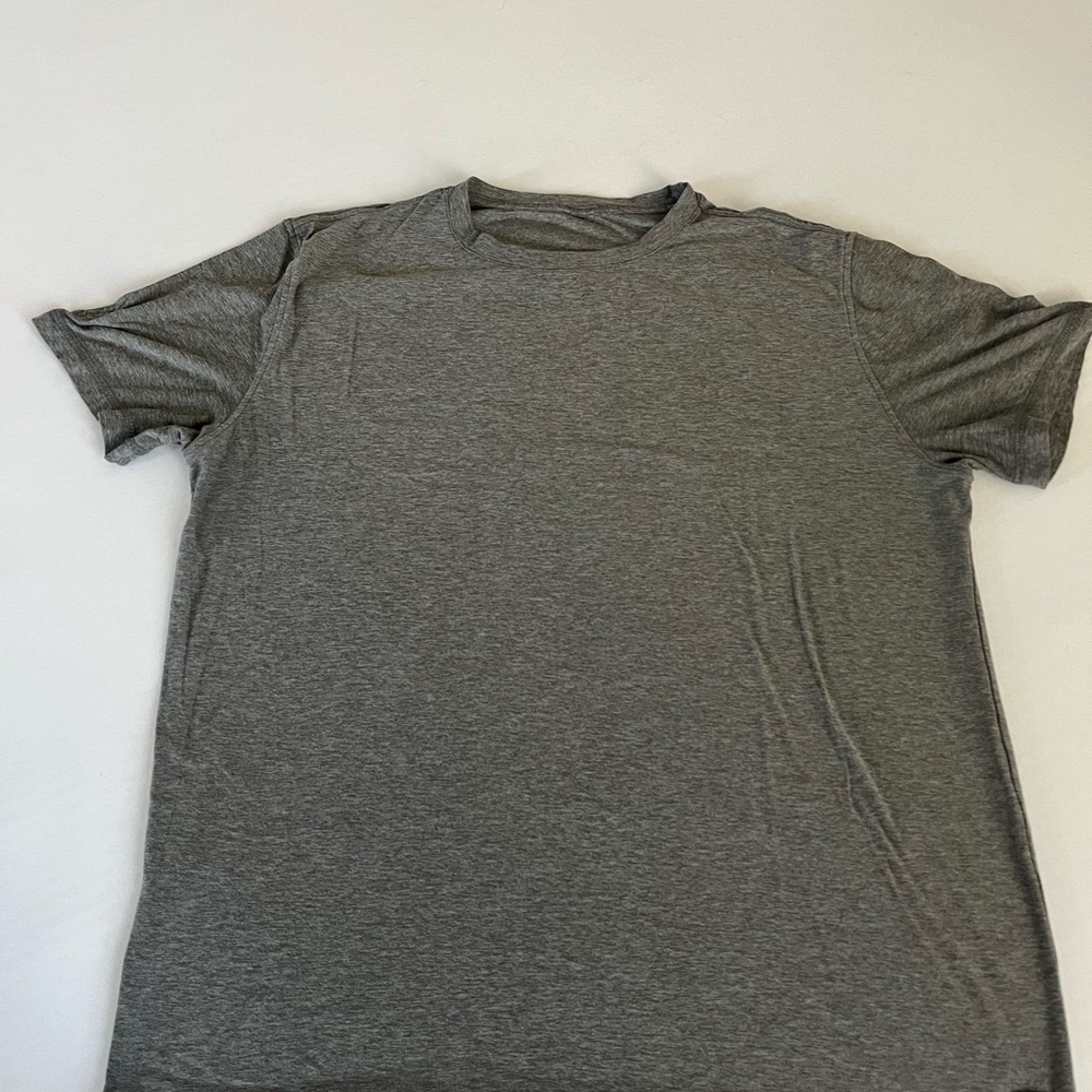 Vuori Strato Tech T-Shirt in size Large
